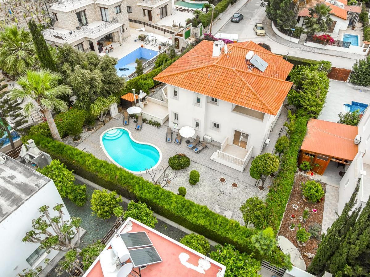 Villa Deja Blue By Ezoria Villas Coral Bay Exterior photo