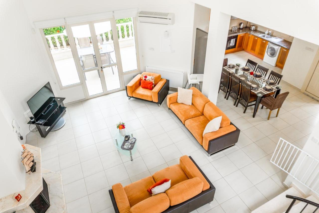 Villa Deja Blue By Ezoria Villas Coral Bay Exterior photo